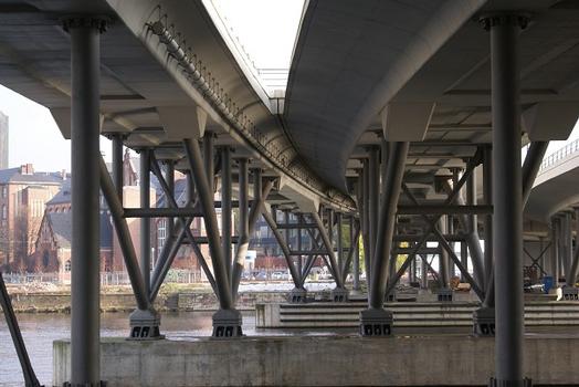 Bahnbrücke über den Humboldthafen
