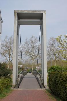 Cable-stayed footbridge across the Vechte
