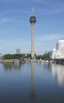 Medienhafen Düsseldorf – Tour du Rhin