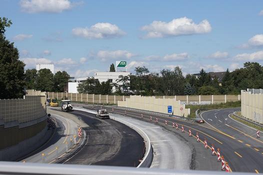 Autobahn A 59 (Deutschland) in Duisburg während einer Sperrung zum Bau des Mercator-Tunnels. Die innterstädtische Autobahn wird dabei auf 2 x 3 Fahrspuren erweitert