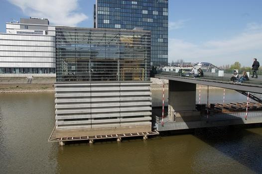 Medienhafen Düsseldorf – The Living Bridge