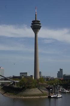 Medienhafen Düsseldorf – Rhine Tower