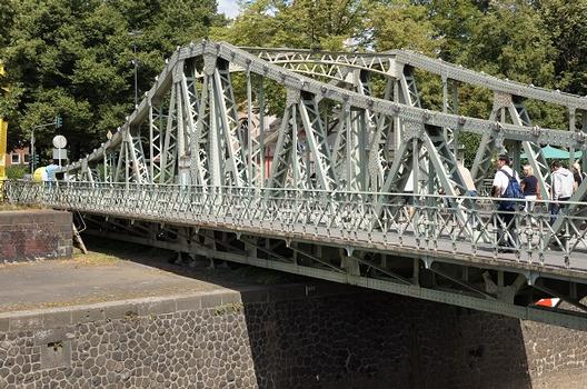 Hafenbrücke am Rheinauhafen
