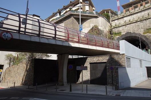 Zufahrtsbrücke zum Tunnel Pont Pla