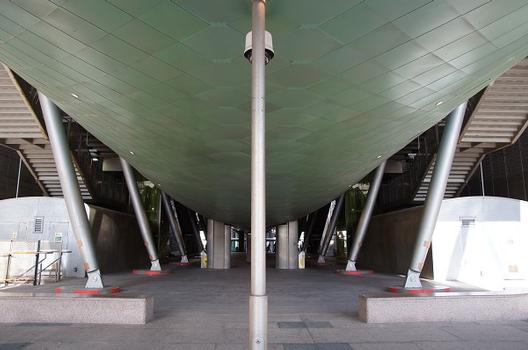 Heron Quays DLR station