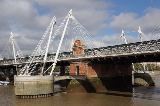 Hungerford Bridge – Golden Jubilee Bridges