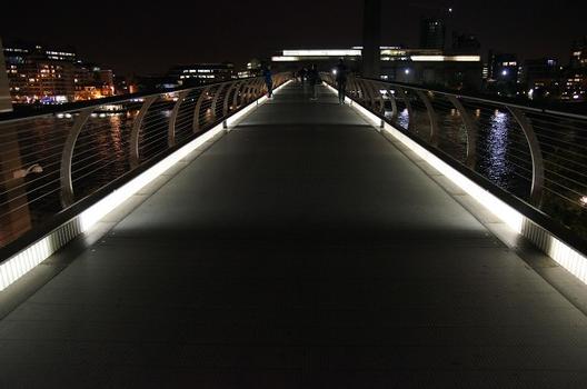 Millennium Brücke