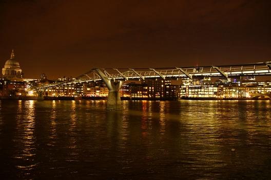 Millennium Brücke