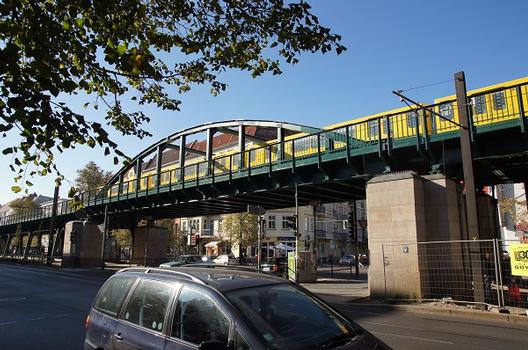 Hochbahnbrücke Stargarder Straße