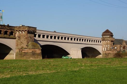 Kanalbrücke über die Weser in Minden