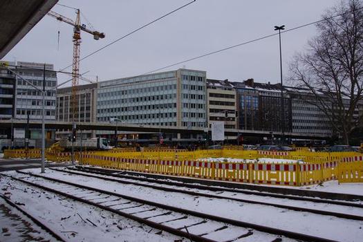 Passage supérieur du Jan-Wellem-Platz à Düsseldorf (Allemagne)