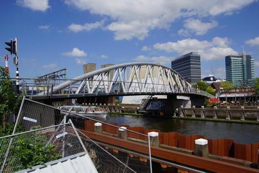 Swing bridge over the Oosterdoksdoorgang