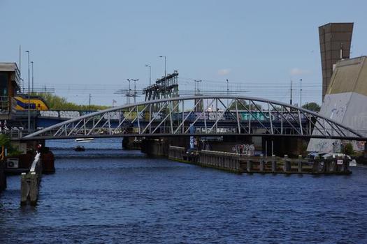 Swing bridge over the Oosterdoksdoorgang 