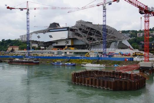 Lyon: Construction du pont Raymond-Barre et du Musée des Confluences
