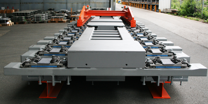 MAURER Guided Cross-Tie ready for loading in Munich : The anti-derail box in the middle is clearly visible at the front, the orange transport and installation frame at the back.