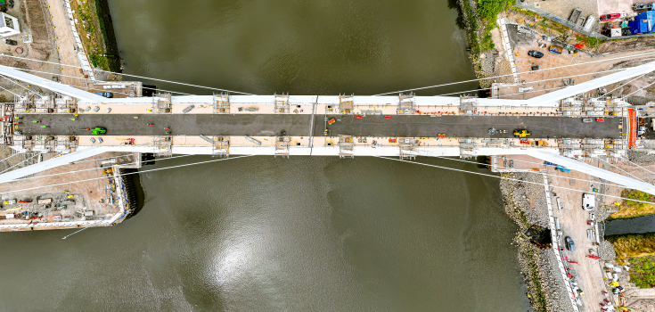 Le pont vu d'en haut avec le joint de dilatation au milieu