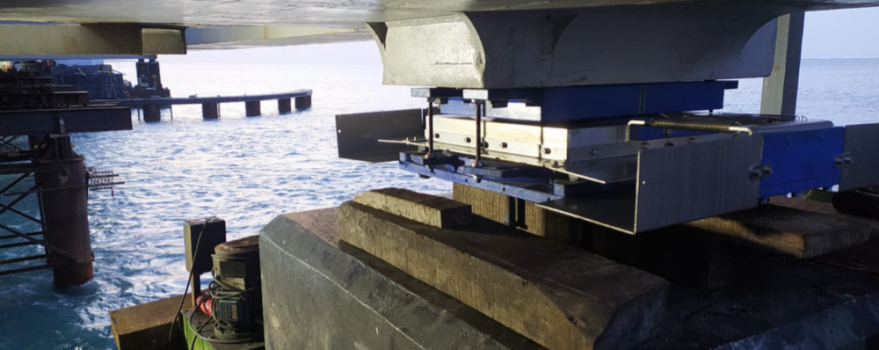 Die Speziallager SIP®-FZ : Sie werden beim Heben der Brücke geöffnet (Z = Zug) und rückzentrieren sich beim Schließen aufgrund ihrer Geometrie und spezieller Federn (= F).