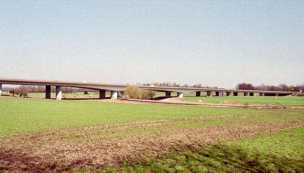 Ruhrbrücke der A40 in Mülheim an der Ruhr (Stadteil Raffelberg)