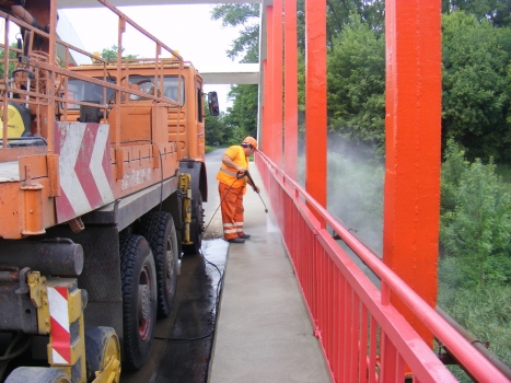 Cleaning of the Bocskai East Main Canal bridge