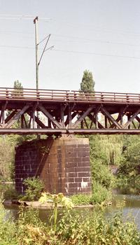Eisenbahnbrücke über die Ruhr in Essen-Steele