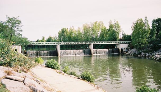 Footbridge and Dam on the Lez in Montpellier