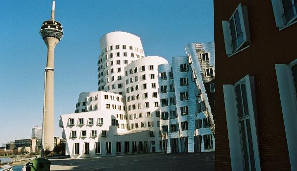 Rheinturm + Neuer Zollhof, Gebäude C + B + A