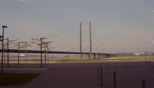 Kniebrücke (Düsseldorf, 1969)