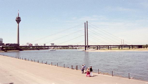 Kniebrücke & Rheinturm, Düsseldorf