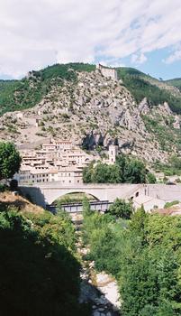 Chalvagnebrücken und Zitadelle in Entrevaux