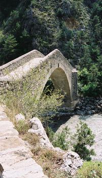 Pont de la Reine Jeanne, Saint-Benoît