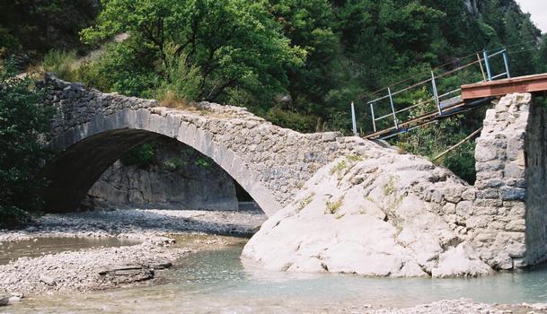 Pont sur l'Asse près de Chaudon-Norante (04)