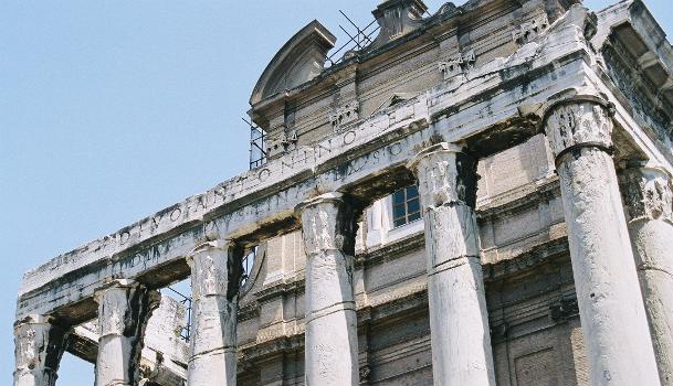 Tempel des Antonius and Faustina, Forum Romanum, Rom