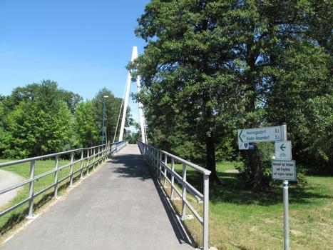 Die Aalemannkanalbrücke überspannt im Ortsteil Hakenfelde des Berliner Bezirks Spandau den Aalemannkanal. Die Fuß- und Radwegbrücke ist Teil des Radfernwegs Berlin–Kopenhagen und des Havelradwegs