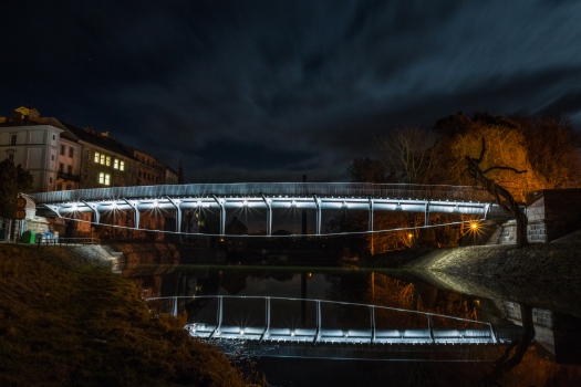 Neue Comeniusbrücke, Nachtansicht von Westen