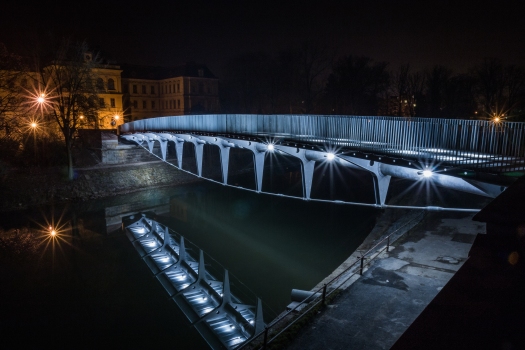 Neue Comeniusbrücke, Nachtansicht vom nördlichen Brückenkopf