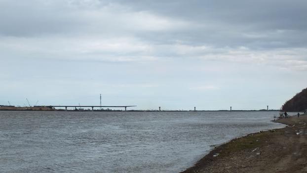 Brücke über den Amur-Seitenarm