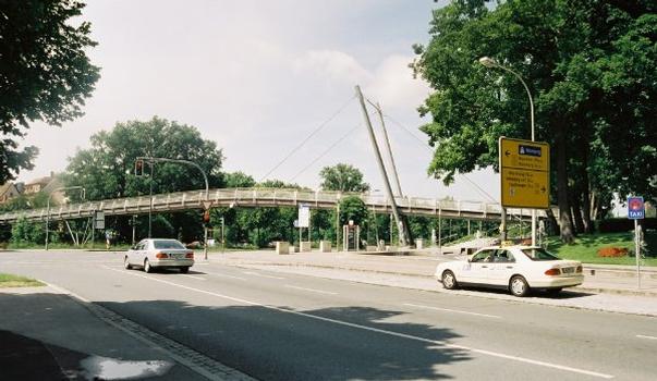 Passerelle haubanée à Ansbach au Brückencenter