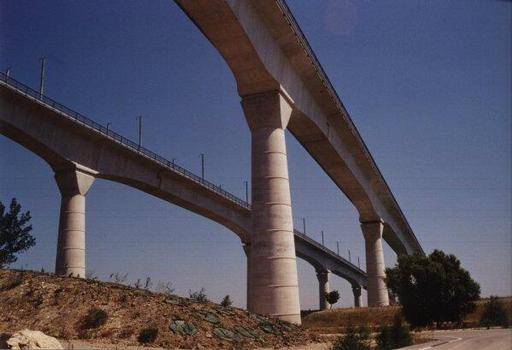 Hochgeschwindigkeitsviadukte in Avignon