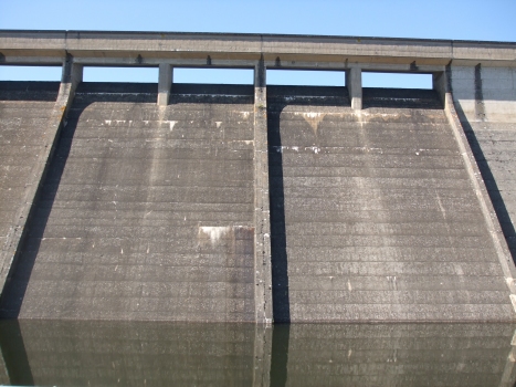 Villefranche-de-Panat Dam