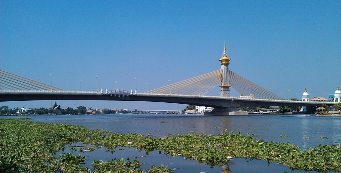 Maha Chesadabodindranusorn-Brücke