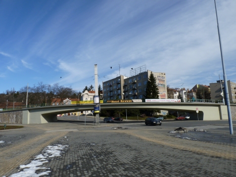 Straßenbahnbrücke über die Kryzovsky-Straße