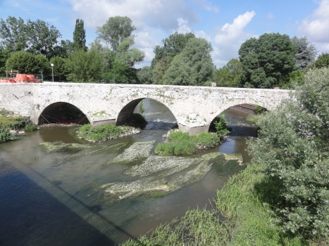 Candé-sur-Beuvron Bridge