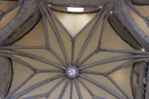 Castel Nuovo in Neapel: Rippengewölbe der Sala dei Baroni