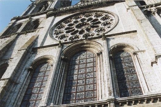 Façade occidentale de la cathédrale à Chartres