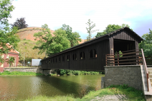 Gedeckte Holzbrücke in Eger