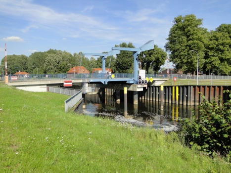 Klappbrücke und Schleuse in Dömitz im Landkreis Ludwigslust, Mecklenburg-Vorpommern, Deutschland