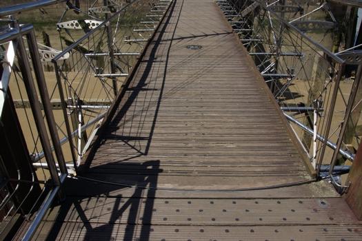 Saint Saviour's Dock Footbridge