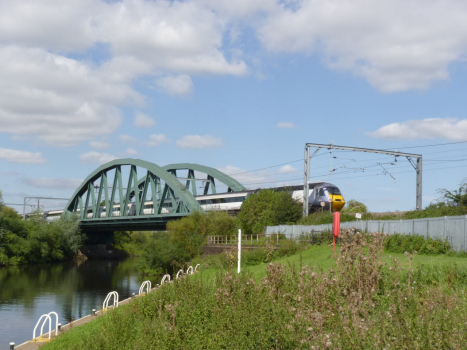 Newark Dyke Bridge:The new bridge built in 2002 to carry the high speed electric trains of the East Coast Main Line. It consists of a pair of steel bowstring arches.
The train is a diesel-powered HST unit rather than an electric train.