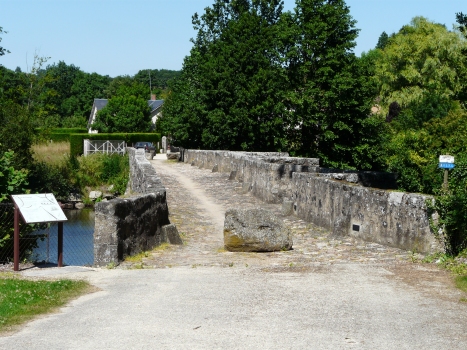 Pont roman de Gourgé, Deux-Sèvres, France