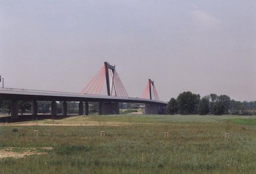 Flughafenbrücke